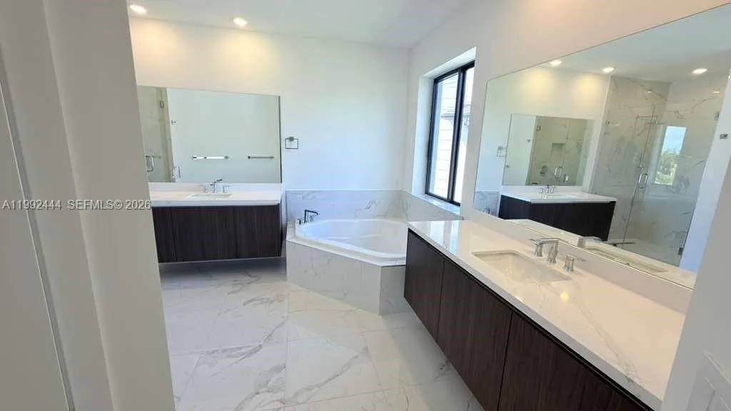 19708 NE 14th Ave, Miami, FL 33179 photo 12