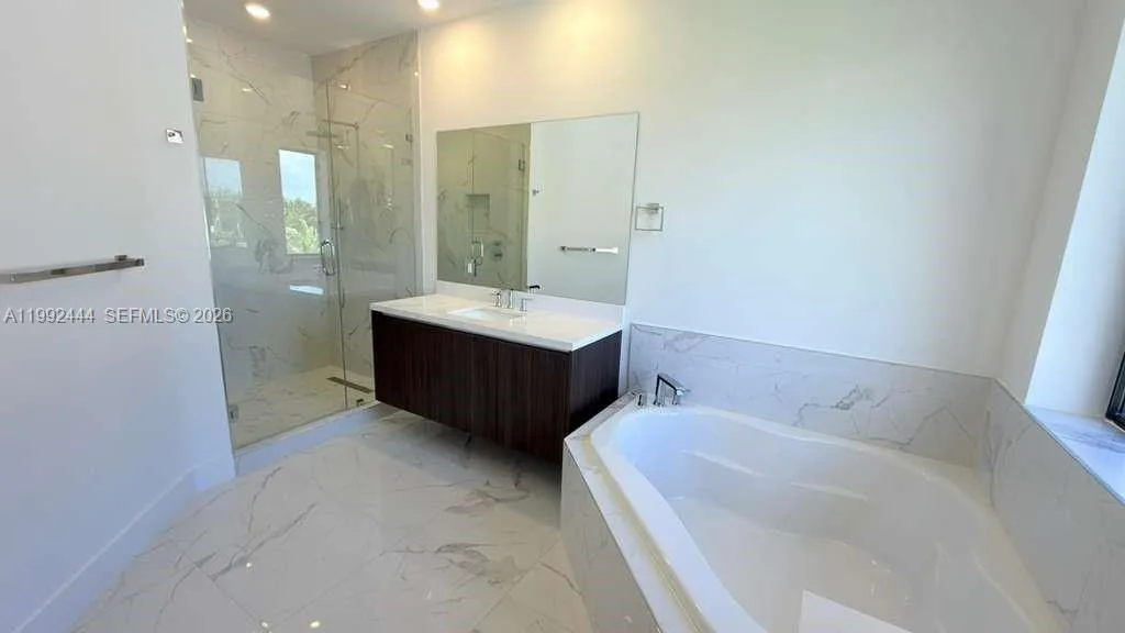 19708 NE 14th Ave, Miami, FL 33179 photo 13