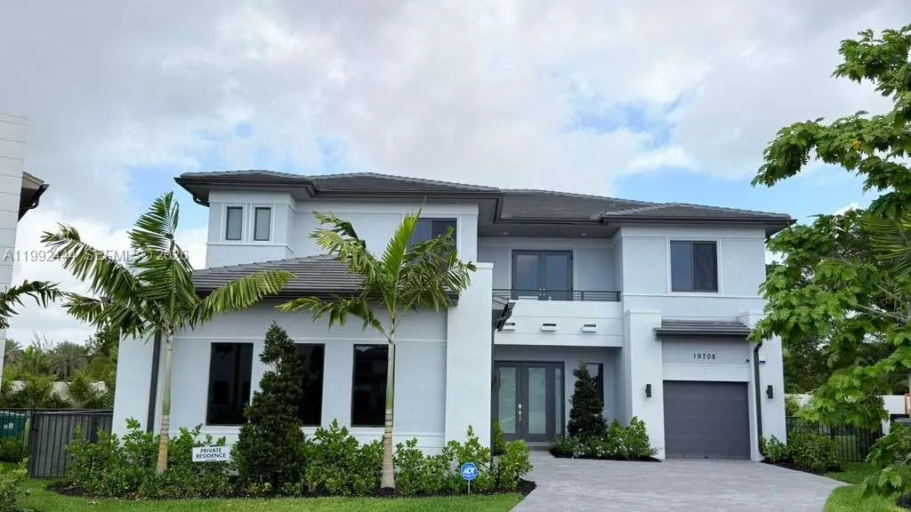 19708 NE 14th Ave, Miami, FL 33179 photo 2