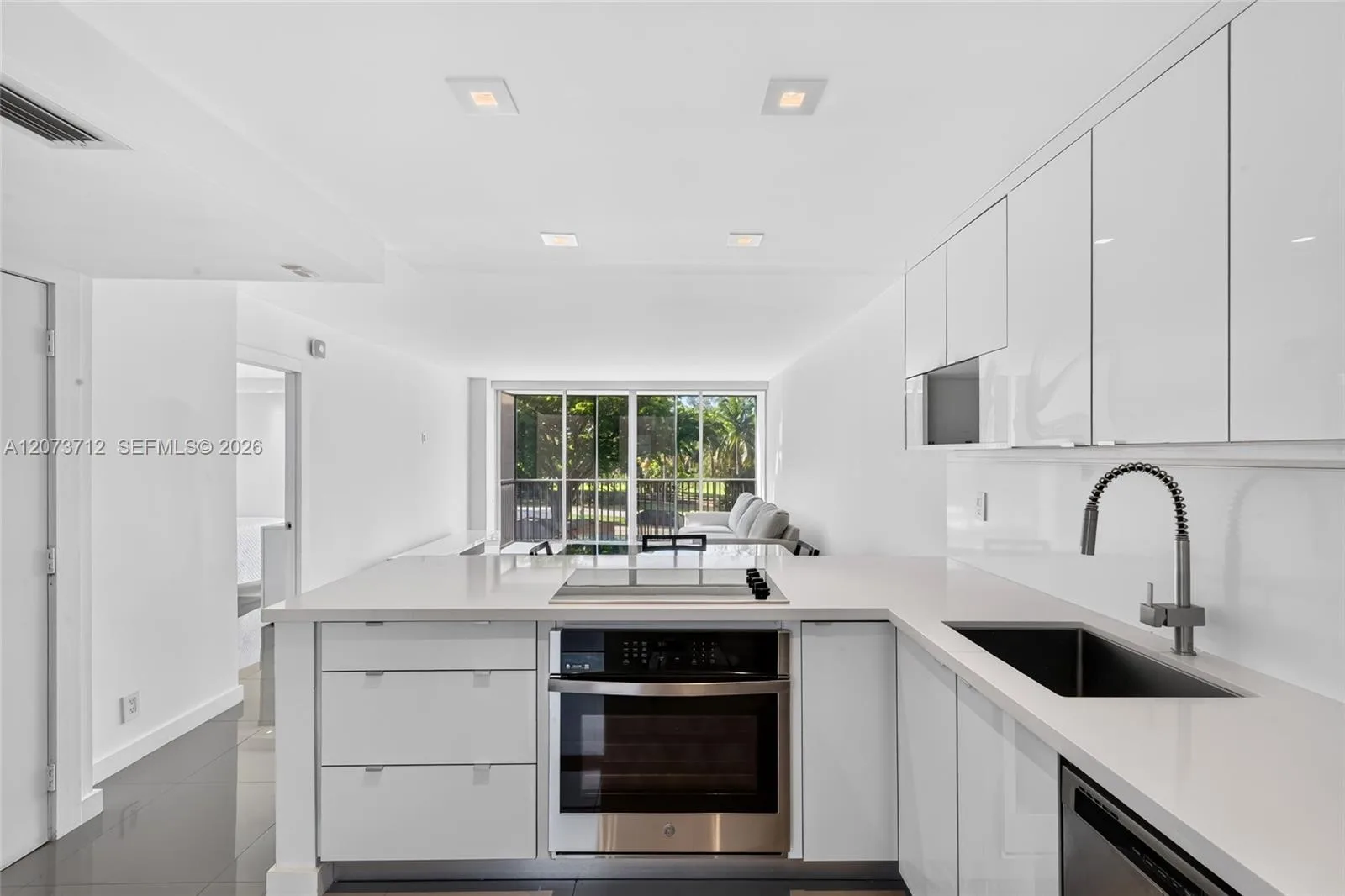 3301 N Country Club Dr # 310, Aventura, FL 33180