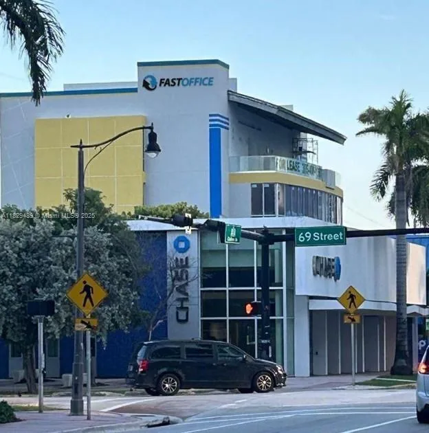6930 Collins Ave # Co Working Office, Miami Beach, FL 33141 photo 8