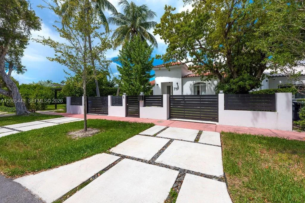 719 W 51st St, Miami Beach, FL 33140