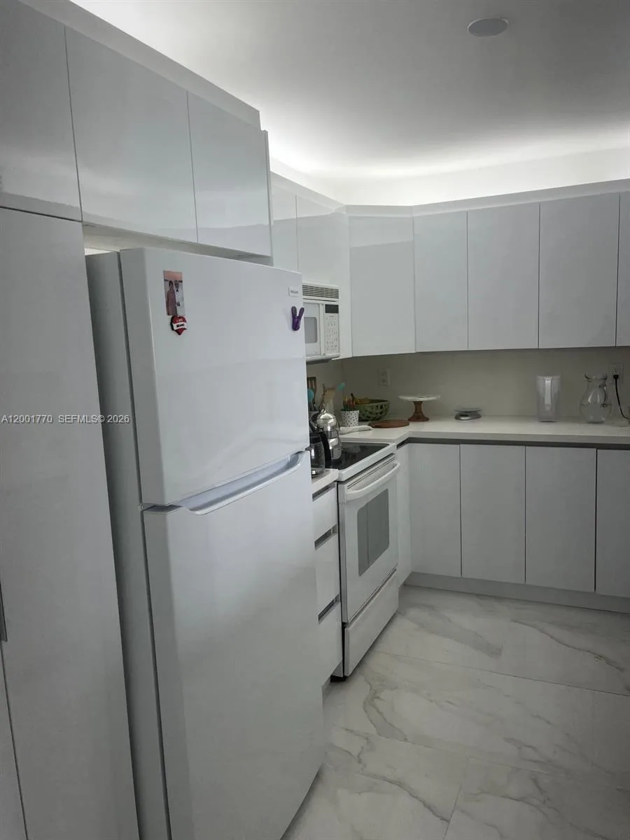 100 Bayview Dr # 1006, Sunny Isles Beach, FL 33160 photo 12