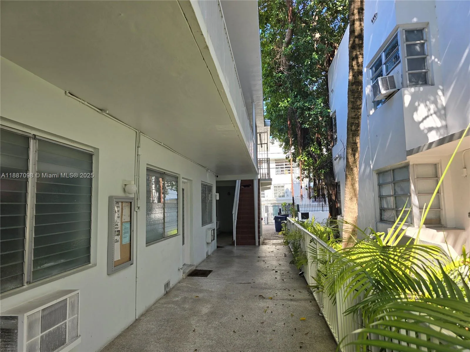 835 Meridian Ave # 4, Miami Beach, FL 33139 photo 2