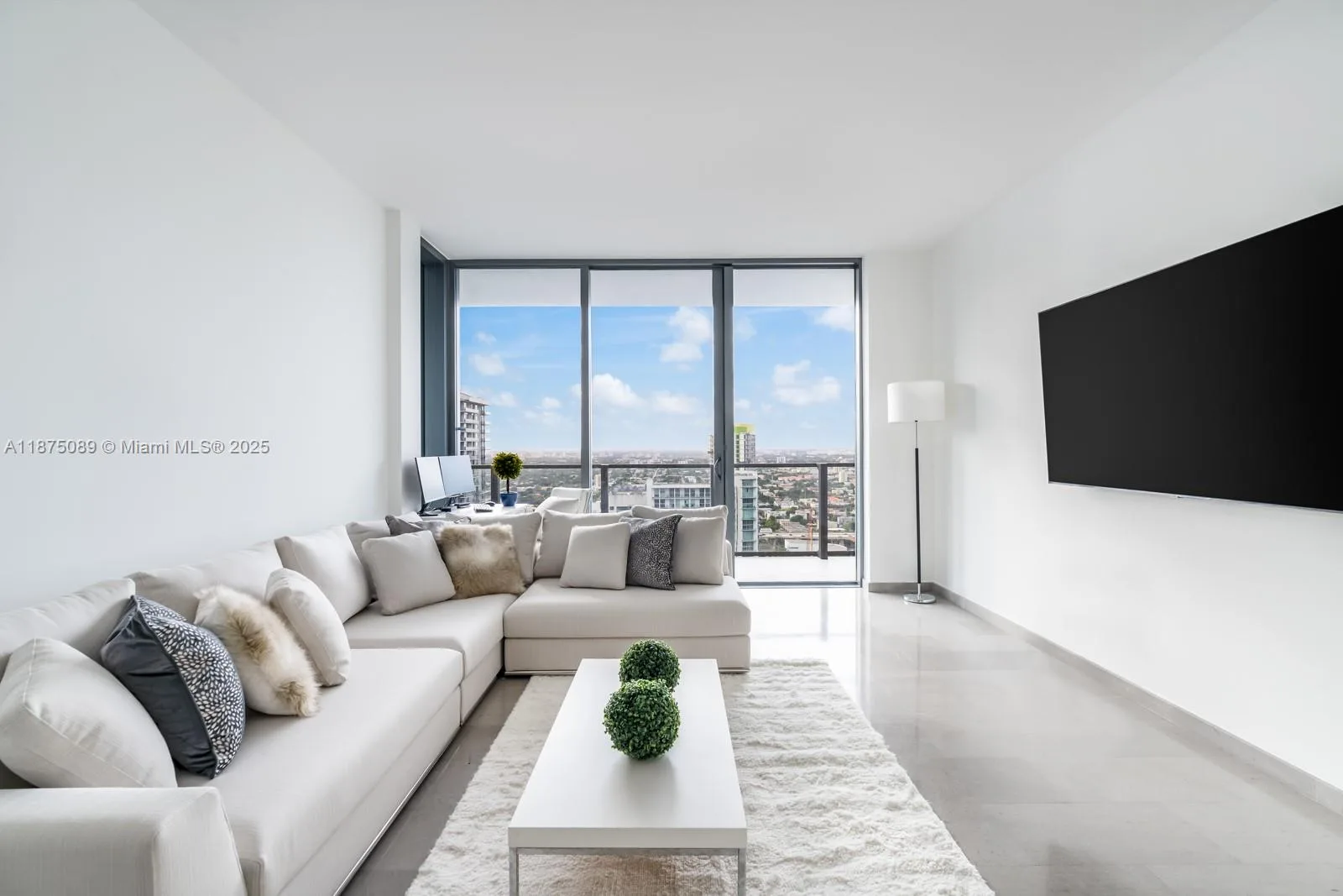 68 SE 6th St # 3706, Miami, FL 33131 photo 3