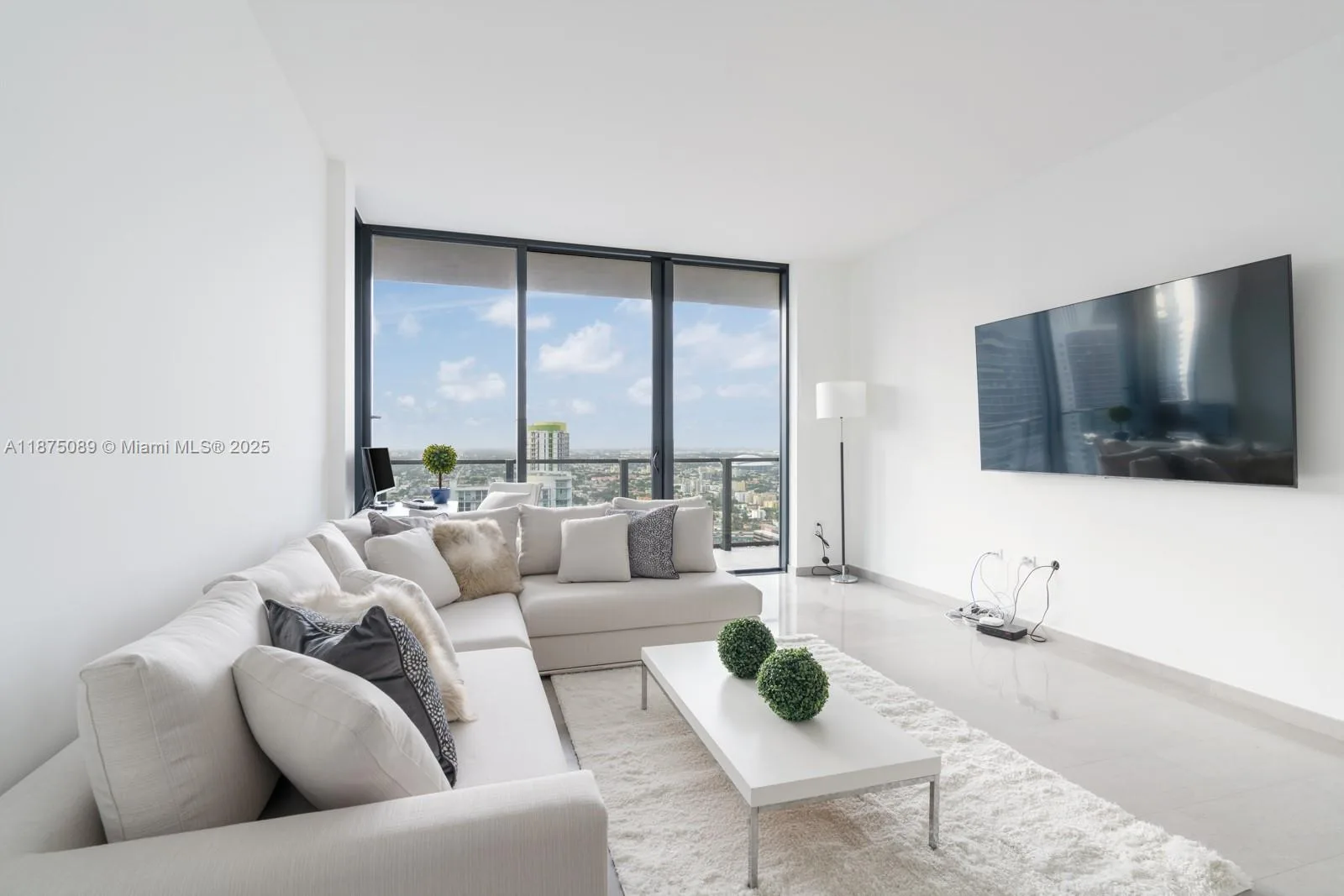 68 SE 6th St # 3706, Miami, FL 33131 photo 4