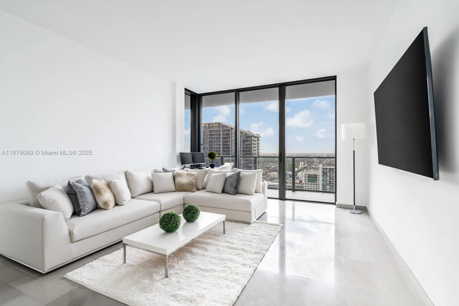 68 SE 6th St # 3706, Miami, FL 33131 photo 5
