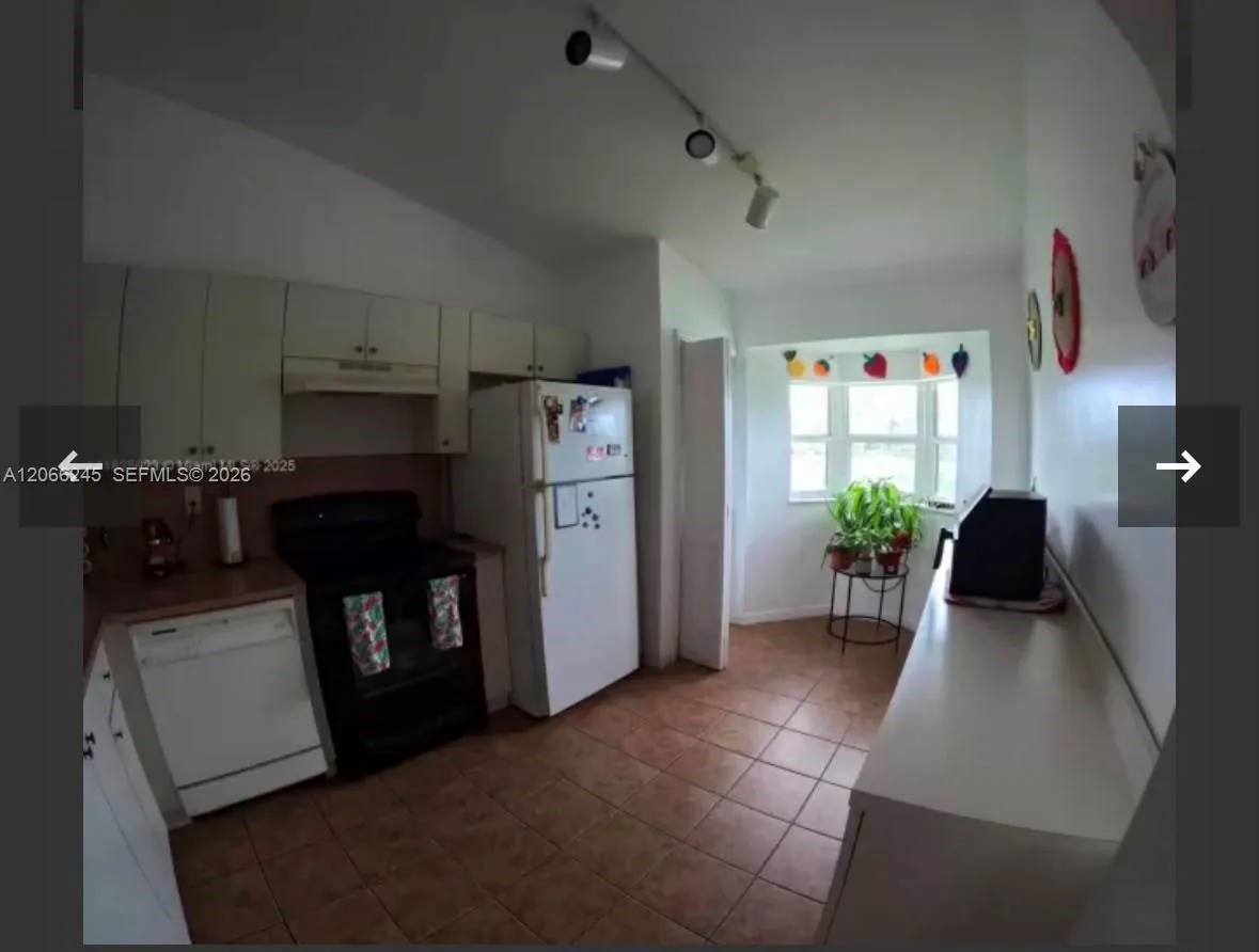 985 NE 34th Ave # 203, Homestead, FL 33033 photo 2