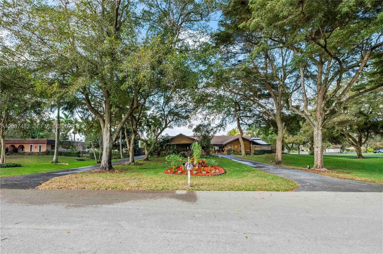 10651 SW 27th St, Davie, FL 33328