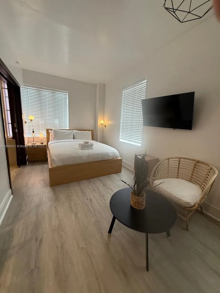 1036 Ocean Dr # B309, Miami Beach, FL 33139