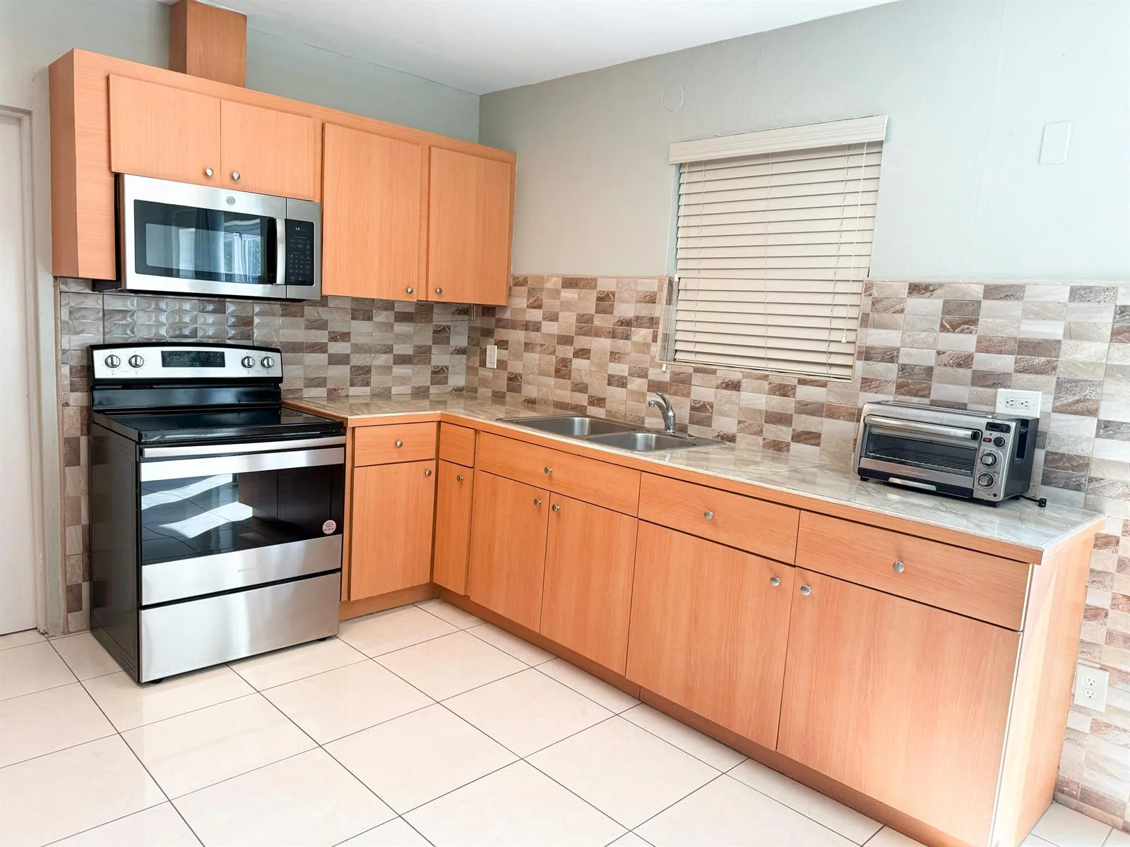 19731 NW 4TH Avenue, Miami Gardens, FL 33169 photo 10