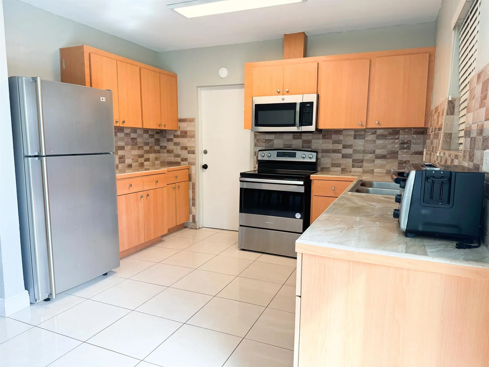 19731 NW 4TH Avenue, Miami Gardens, FL 33169 photo 9