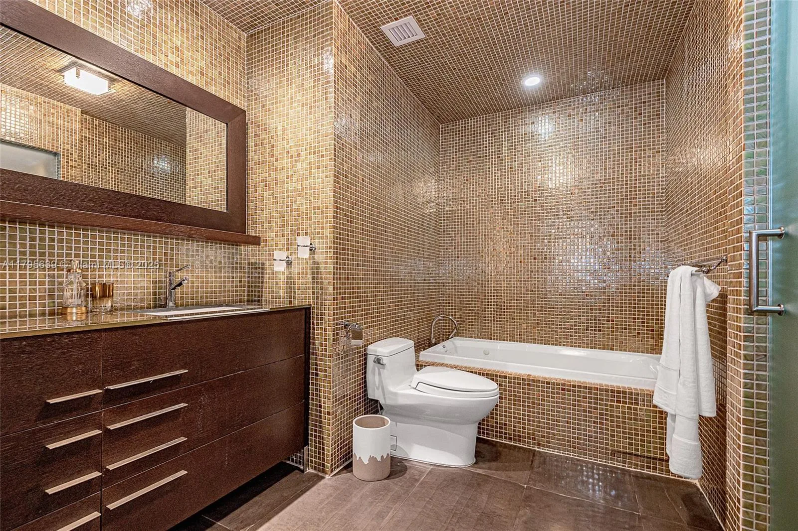 2301 Collins Ave # 1605, Miami Beach, FL 33139 photo 12