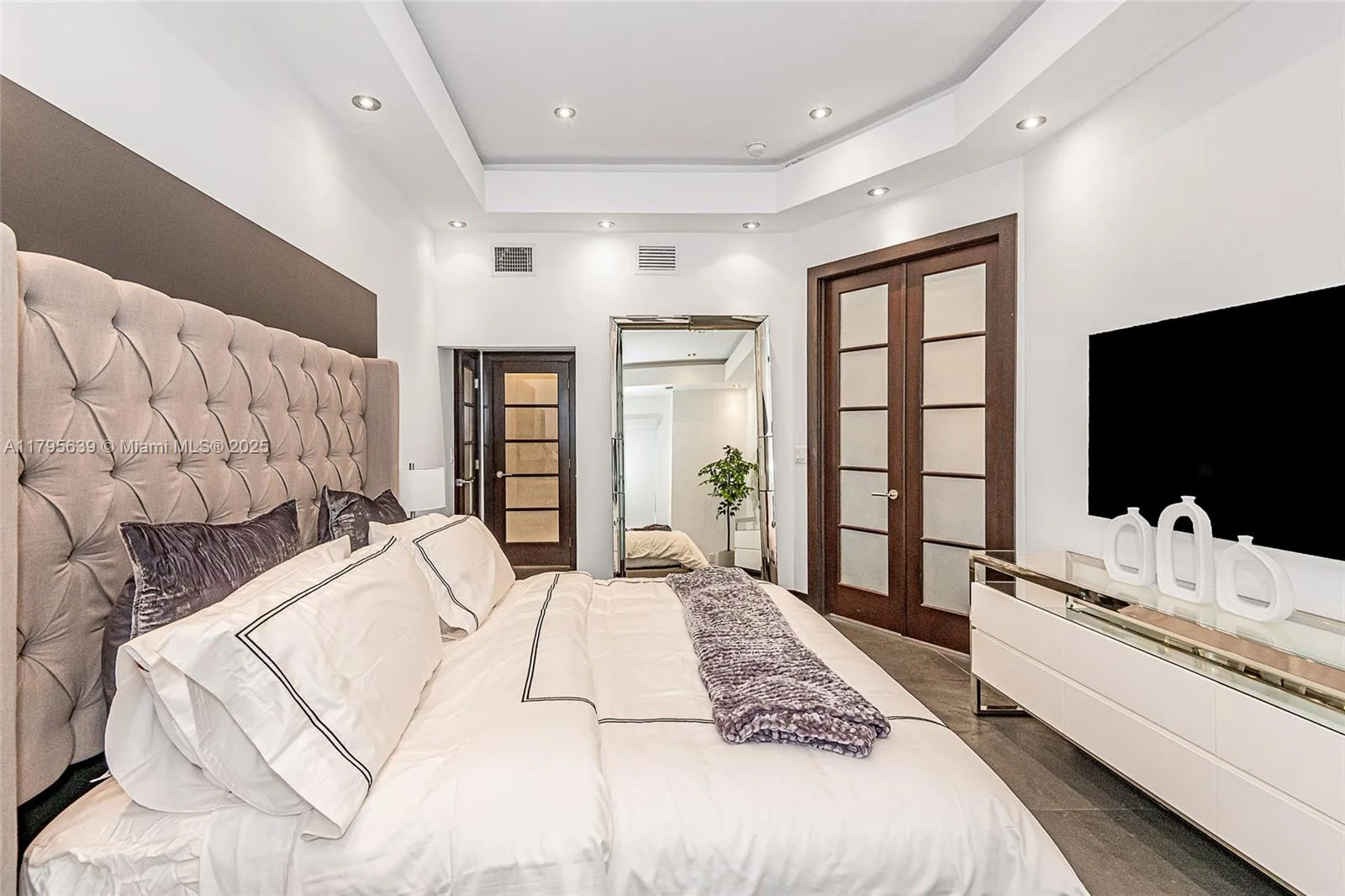 2301 Collins Ave # 1605, Miami Beach, FL 33139 photo 9