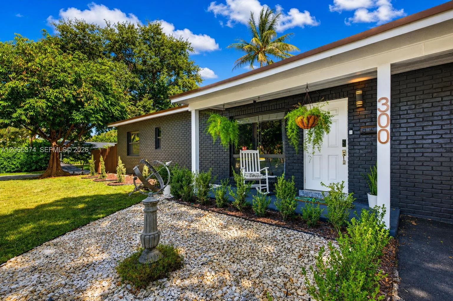 300 NW 28th St, Wilton Manors, FL 33311 photo 2