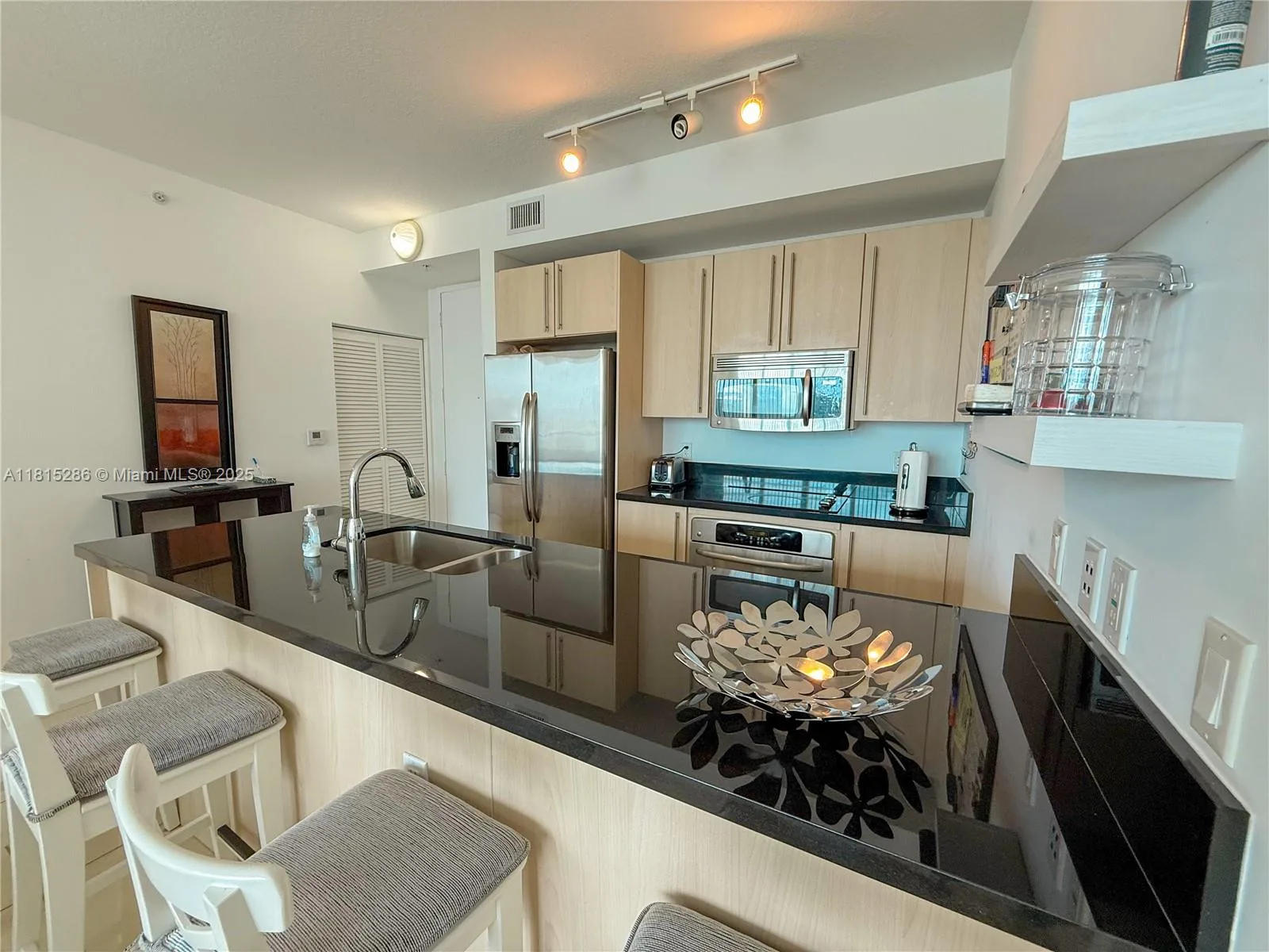 79 SW 12th St # 1603-S, Miami, FL 33130 photo 3