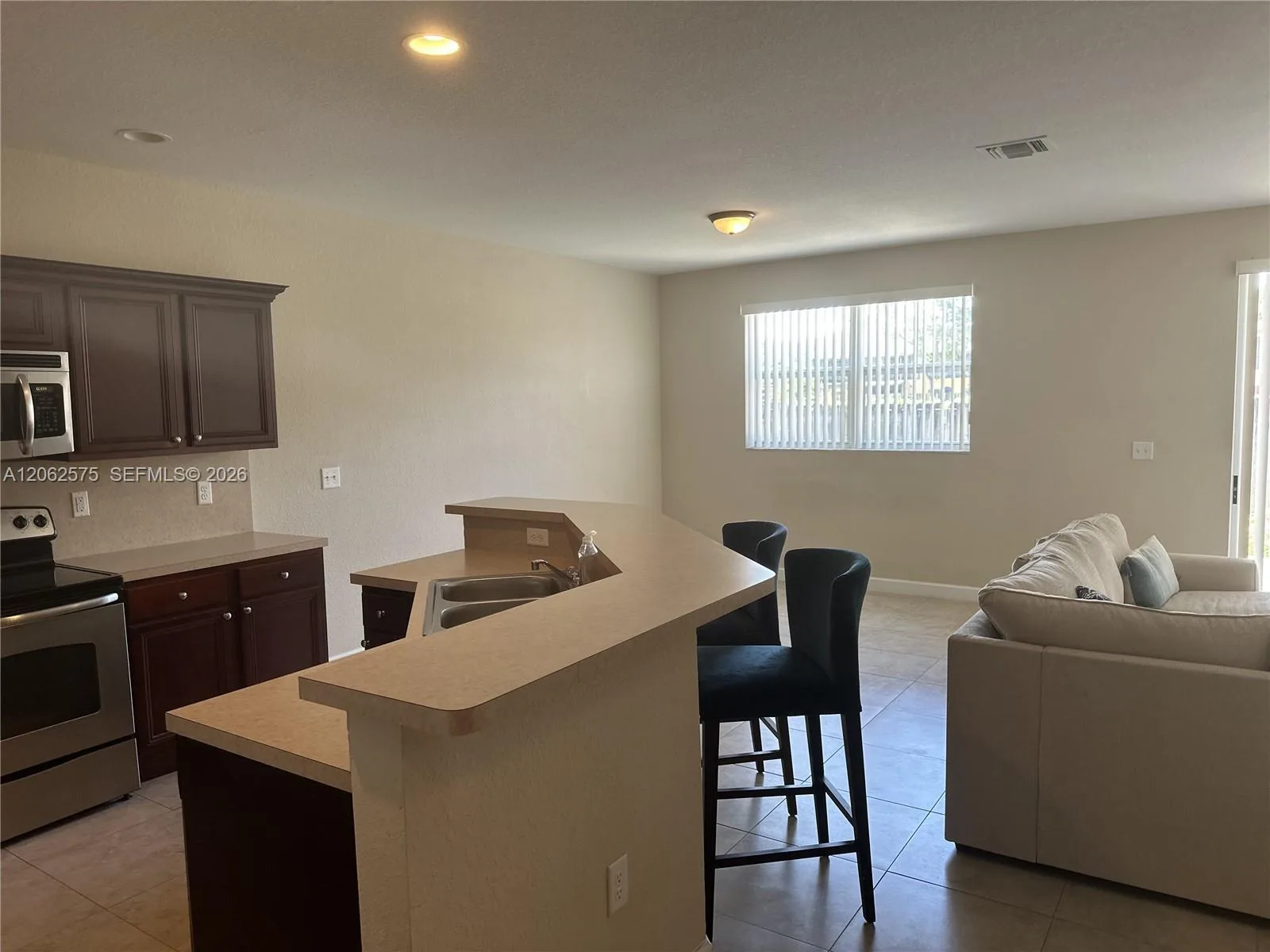 1015 NE 208th St, Miami, FL 33179 photo 4