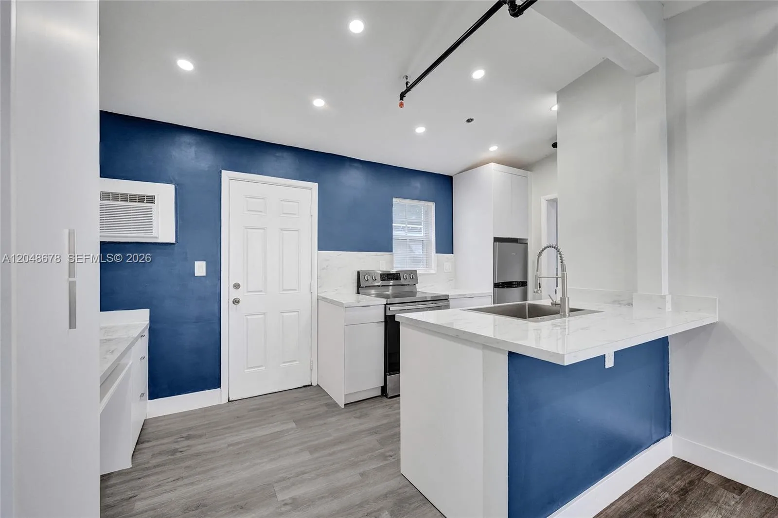 1085 NE 126th St # 4, North Miami, FL 33161 photo 4