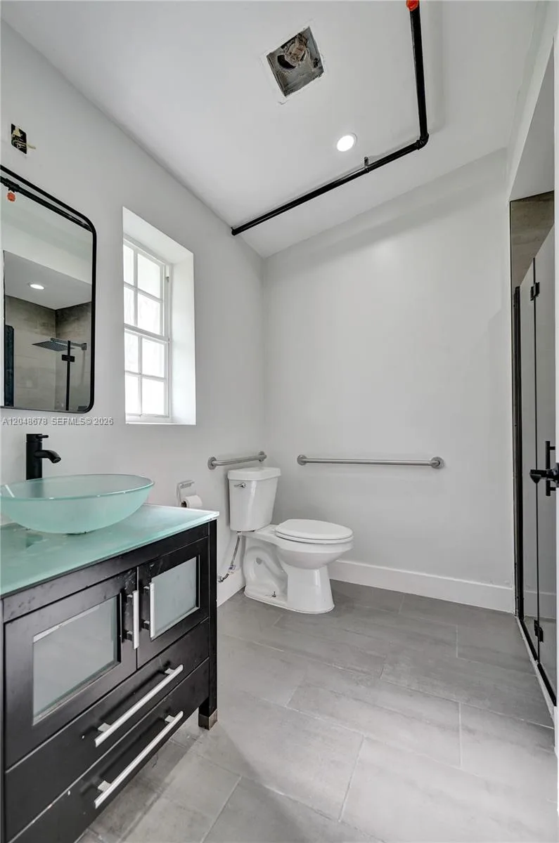 1085 NE 126th St # 4, North Miami, FL 33161 photo 5