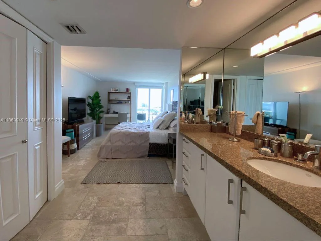 100 Bayview Dr # 1924, Sunny Isles Beach, FL 33160 photo 11
