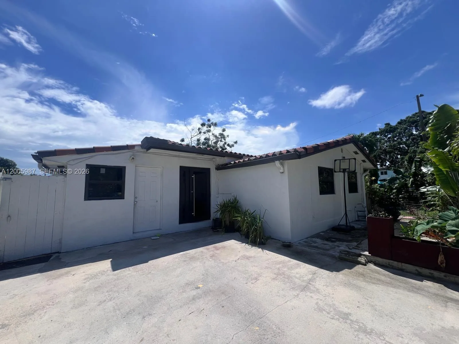 311 NW 32nd Ct, Miami, FL 33125 photo 2