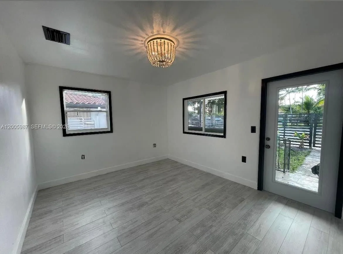 311 NW 32nd Ct, Miami, FL 33125 photo 3