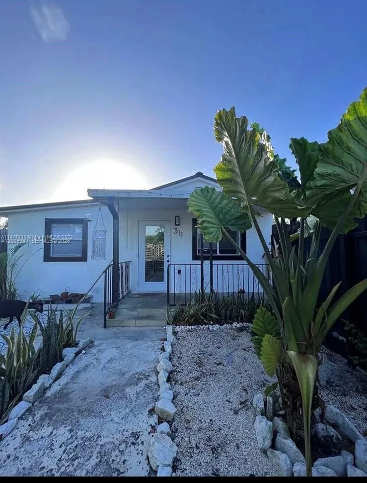 311 NW 32nd Ct, Miami, FL 33125 photo 4