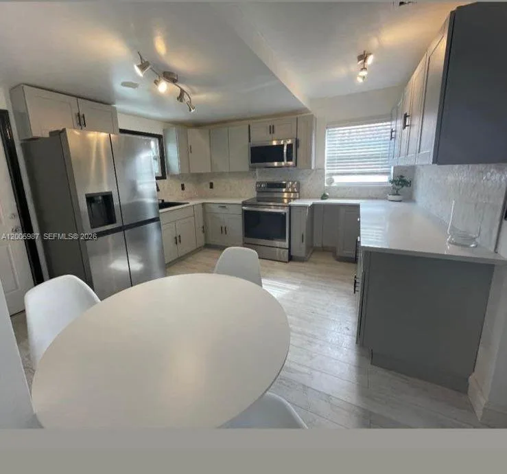 311 NW 32nd Ct, Miami, FL 33125 photo 5