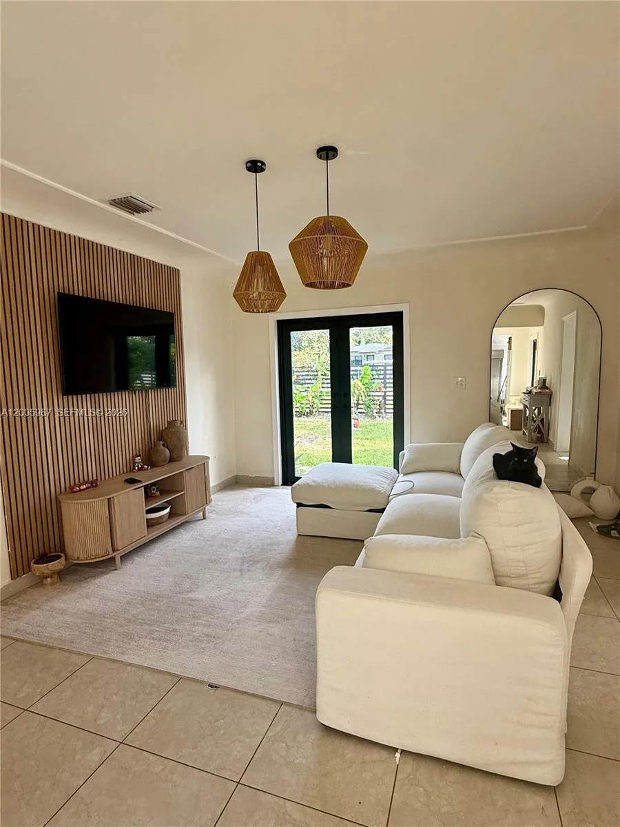311 NW 32nd Ct, Miami, FL 33125 photo 6