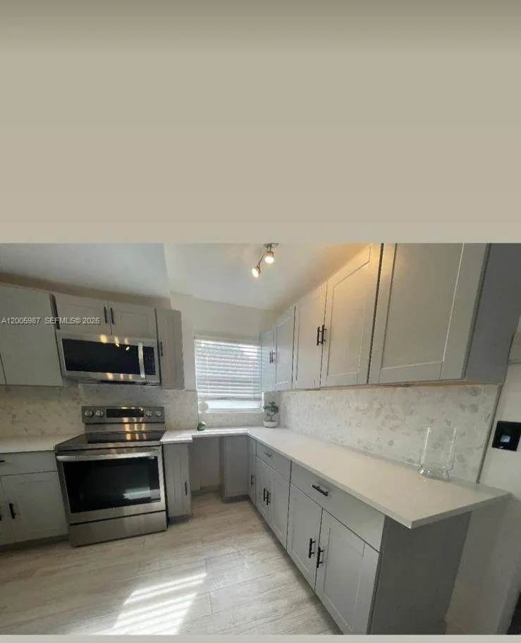 311 NW 32nd Ct, Miami, FL 33125 photo 9