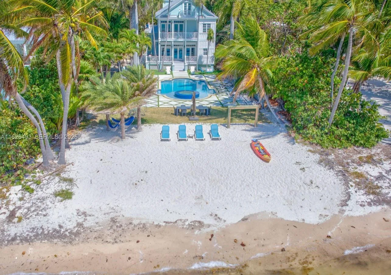 75761 Overseas Hwy, Islamorada, FL 33036 photo 2