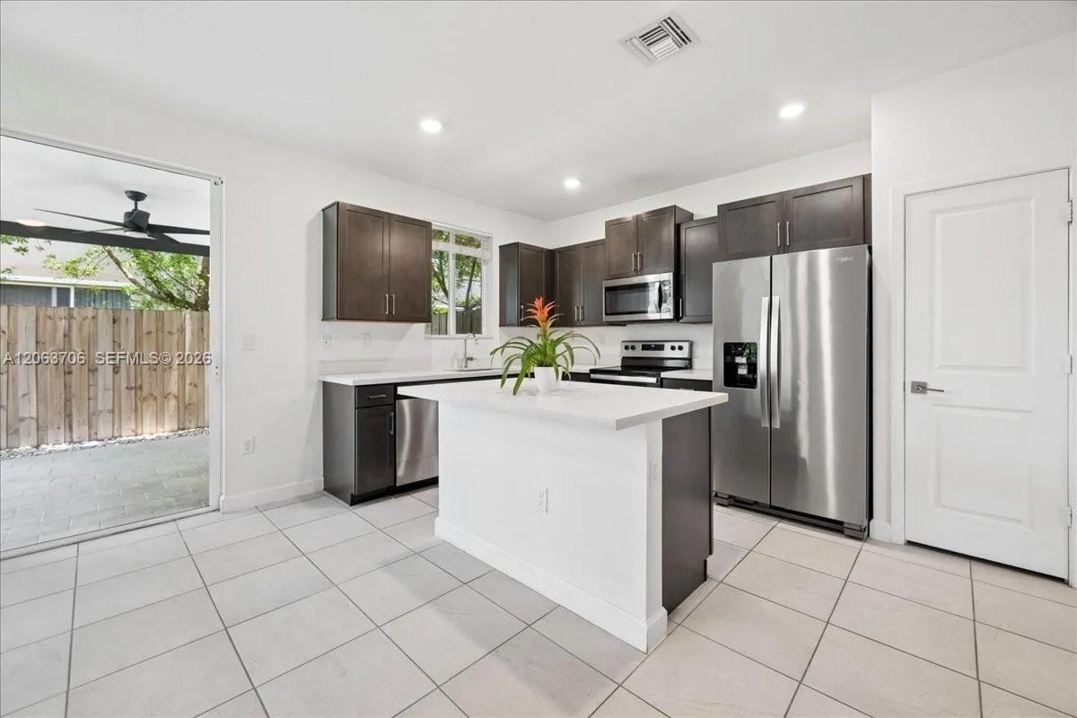 2478 SE 10th Ct, Homestead, FL 33035 photo 3