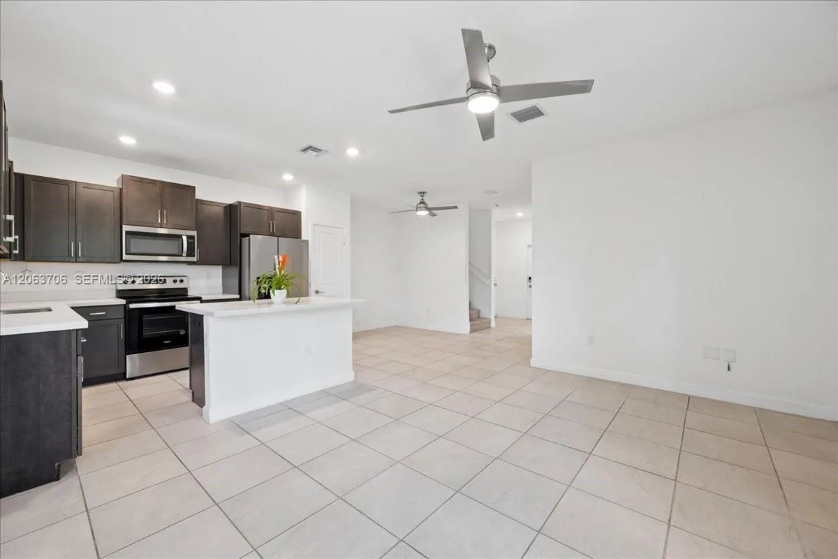 2478 SE 10th Ct, Homestead, FL 33035 photo 6