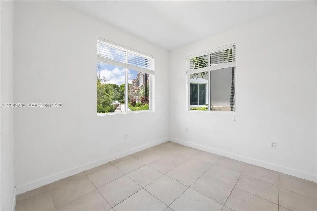 2478 SE 10th Ct, Homestead, FL 33035 photo 8