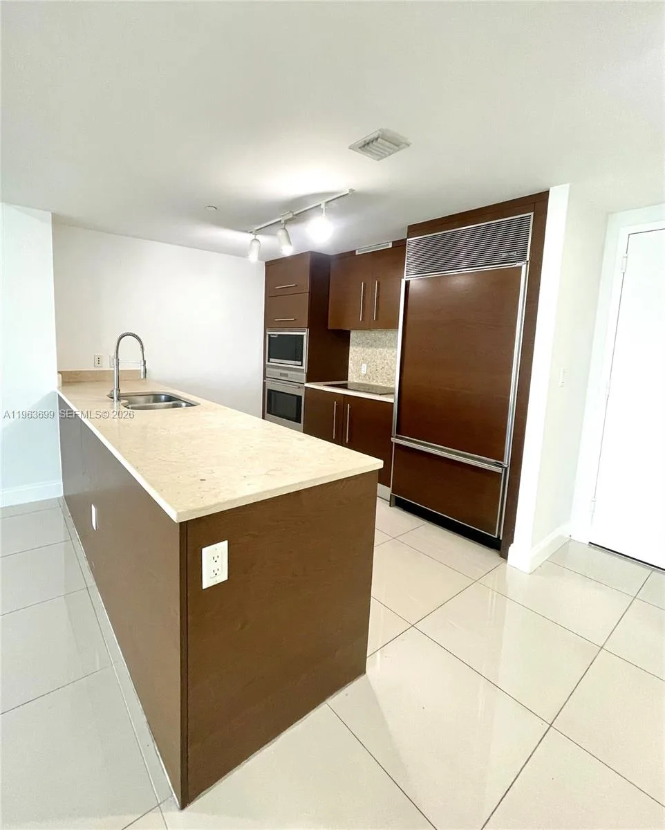 465 BRICKELL AVE # 1106, Miami, FL 33131 photo 2