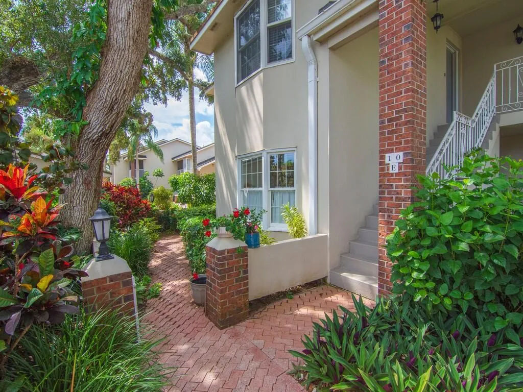 131 E Park Shores Circle # 10E, Indian River Shores, FL 32963