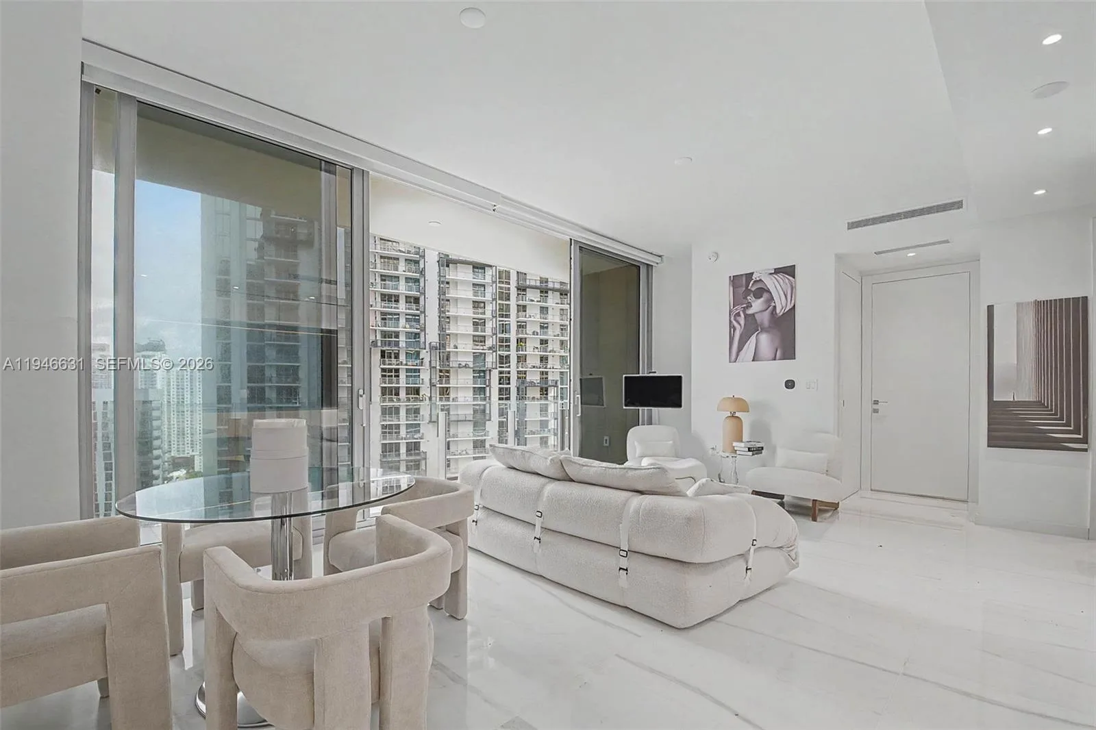 300 Biscayne Blvd Way # 2808, Miami, FL 33131 photo 2