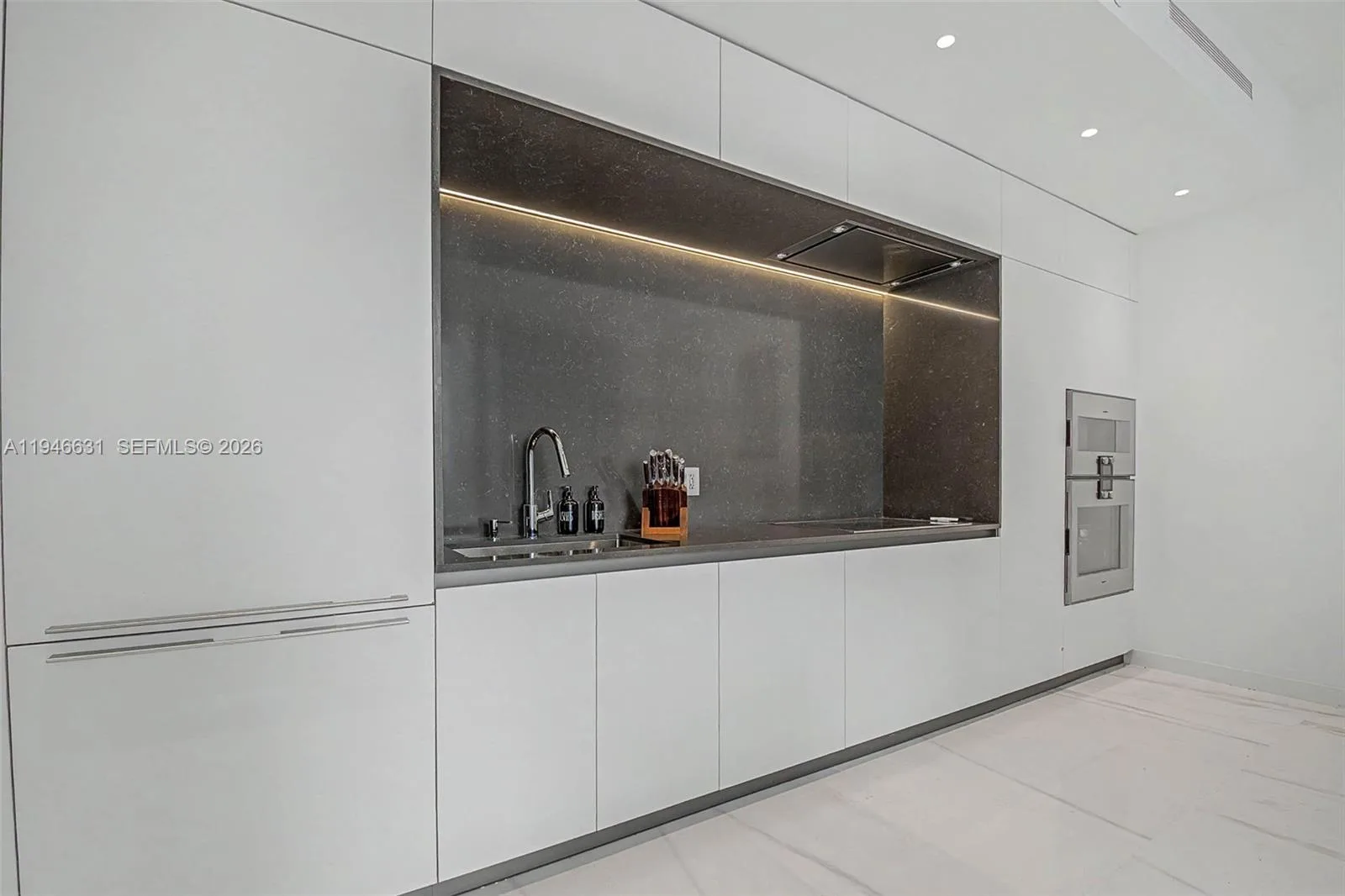 300 Biscayne Blvd Way # 2808, Miami, FL 33131 photo 7