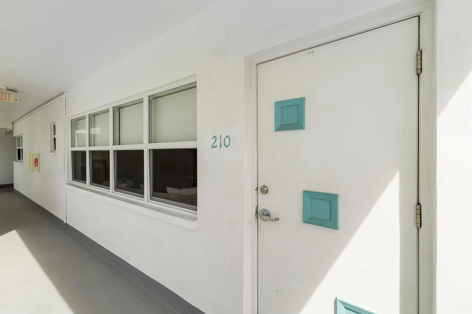 419 Golden Isles Drive # 210, Hallandale Beach, FL 33009 — zdjęcie 2