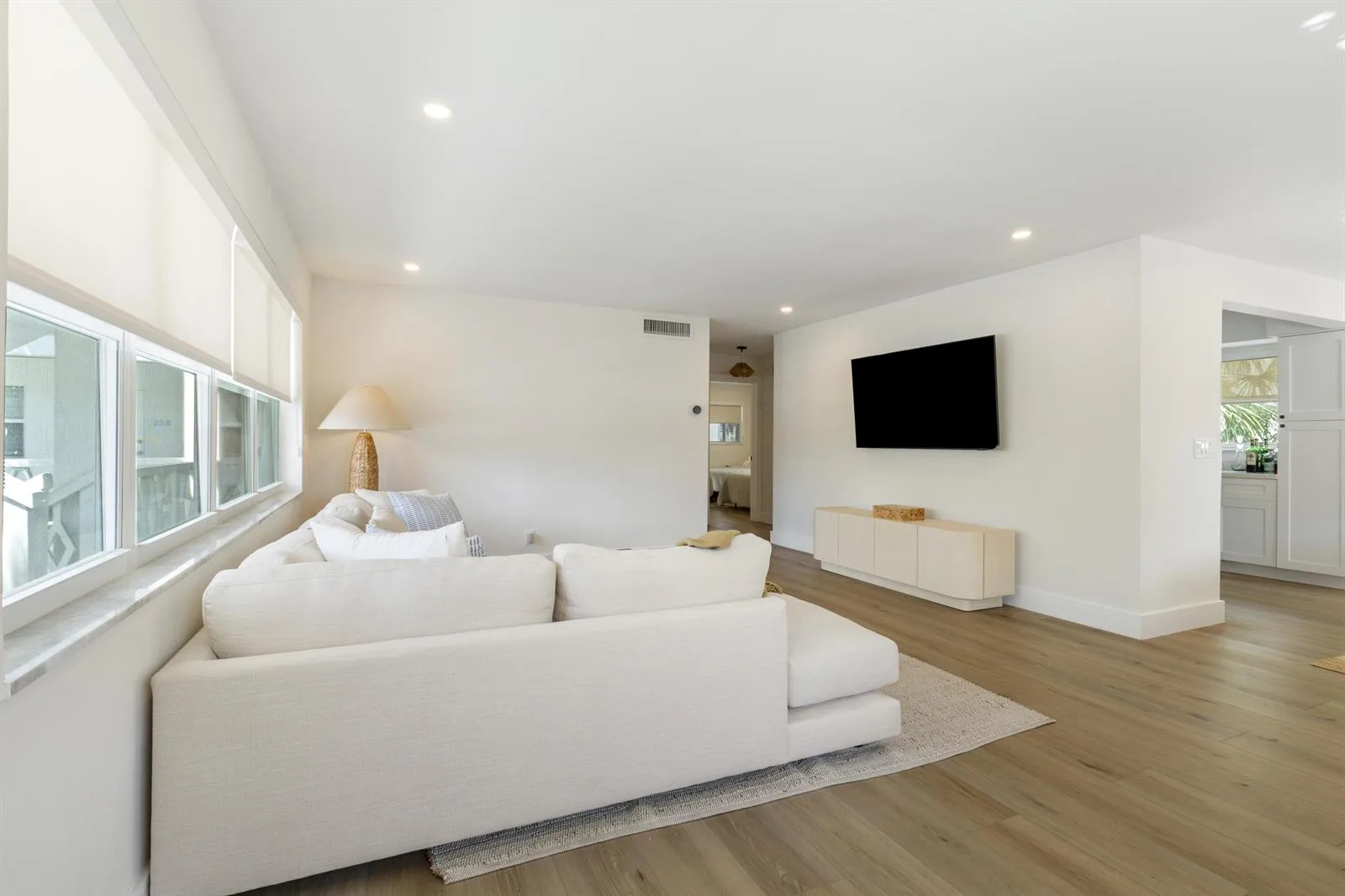 419 Golden Isles Drive # 210, Hallandale Beach, FL 33009 — zdjęcie 3