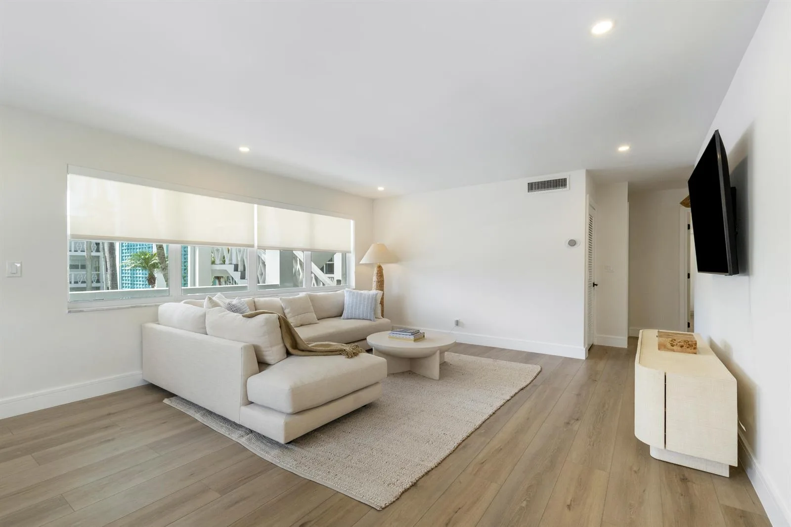 419 Golden Isles Drive # 210, Hallandale Beach, FL 33009 — zdjęcie 4