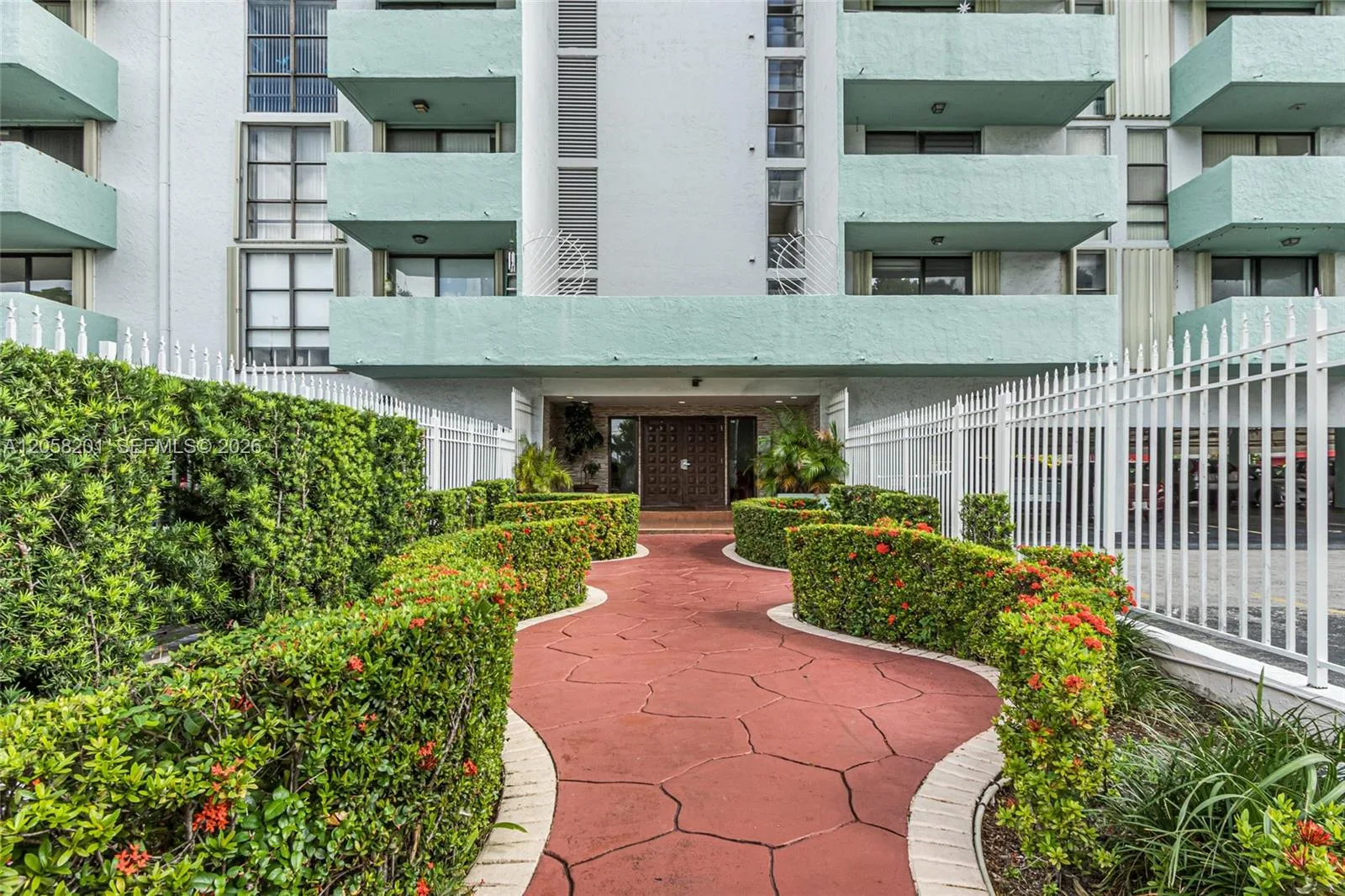 1825 W 44th Pl # 509, Hialeah, FL 33012