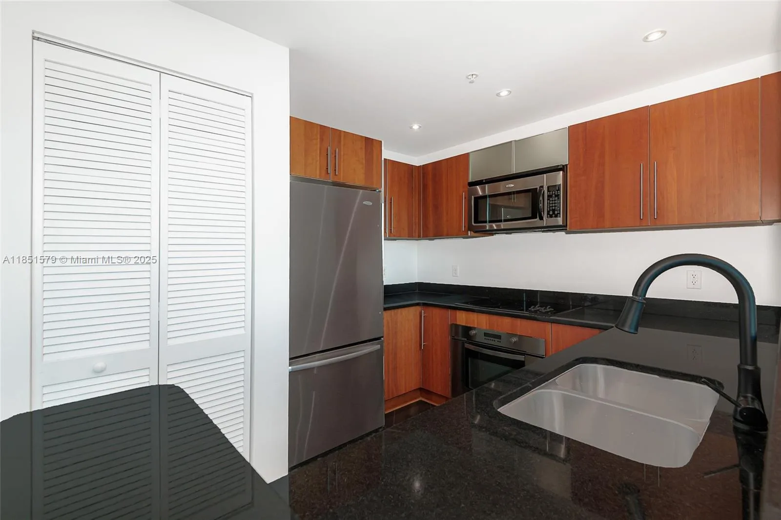 300 S Biscayne Blvd # Loft 826, Miami, FL 33131 photo 13