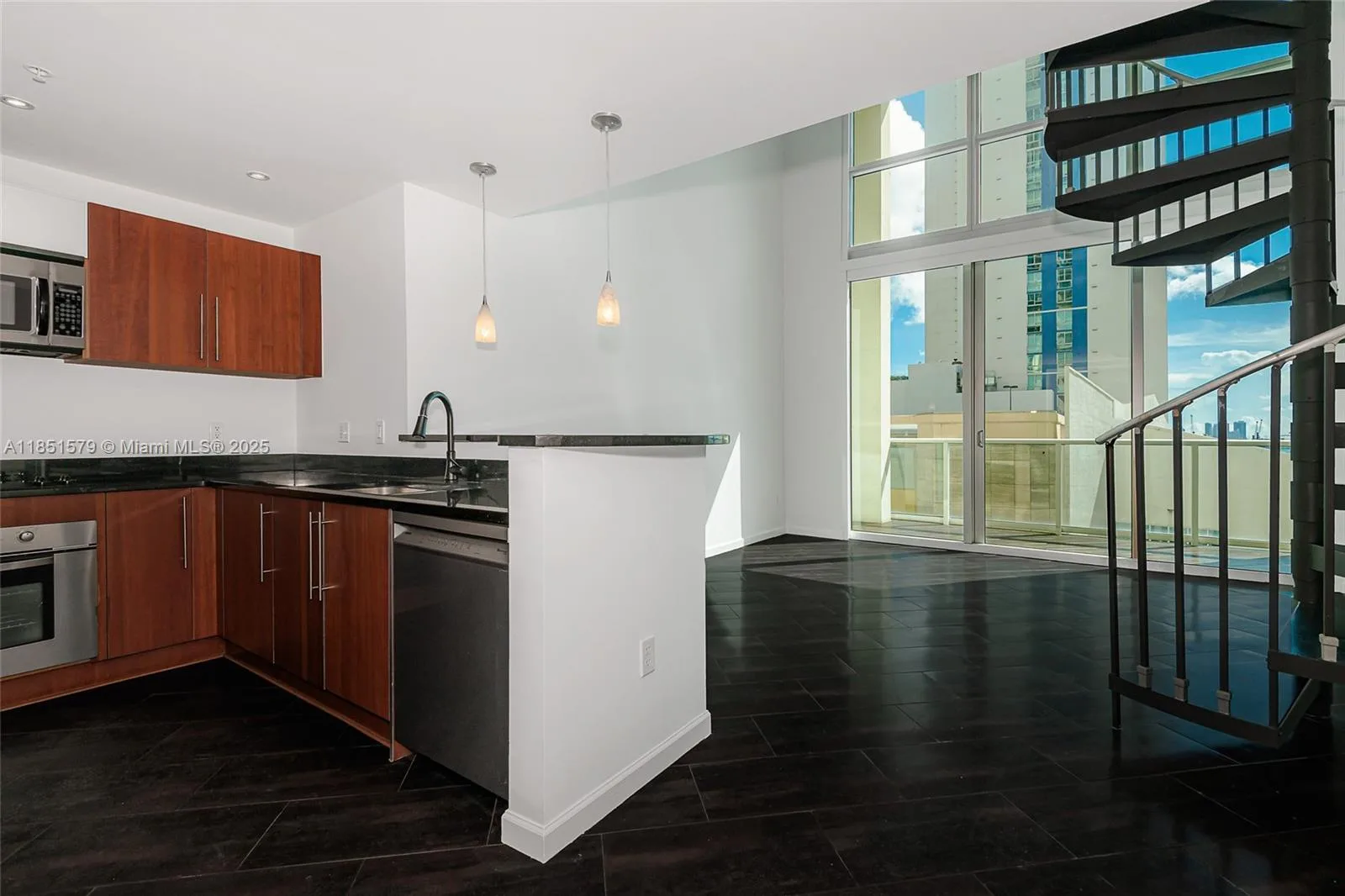 300 S Biscayne Blvd # Loft 826, Miami, FL 33131 photo 2