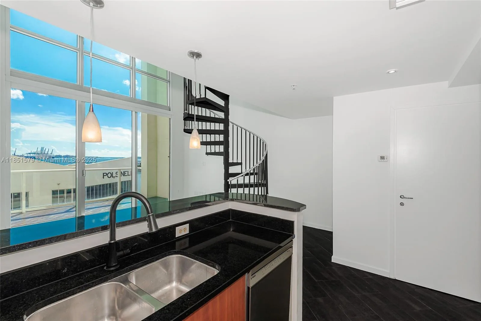 300 S Biscayne Blvd # Loft 826, Miami, FL 33131 photo 3
