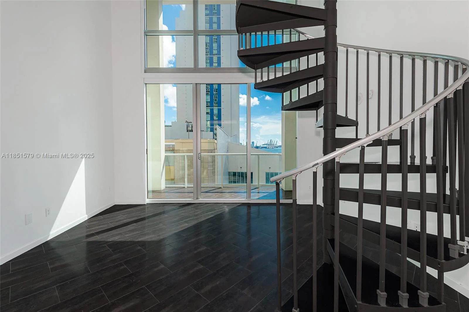 300 S Biscayne Blvd # Loft 826, Miami, FL 33131 photo 5