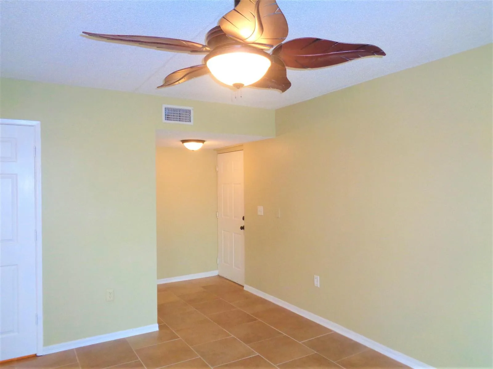 1650 N 42nd Circle # 206, Vero Beach, FL 32967 photo 3