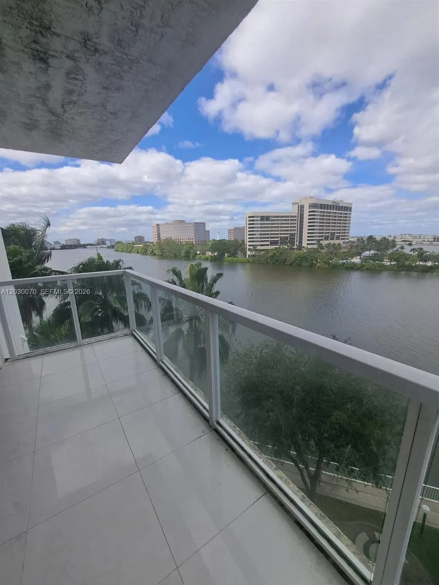 5085 NW 7th St # 602, Miami, FL 33126