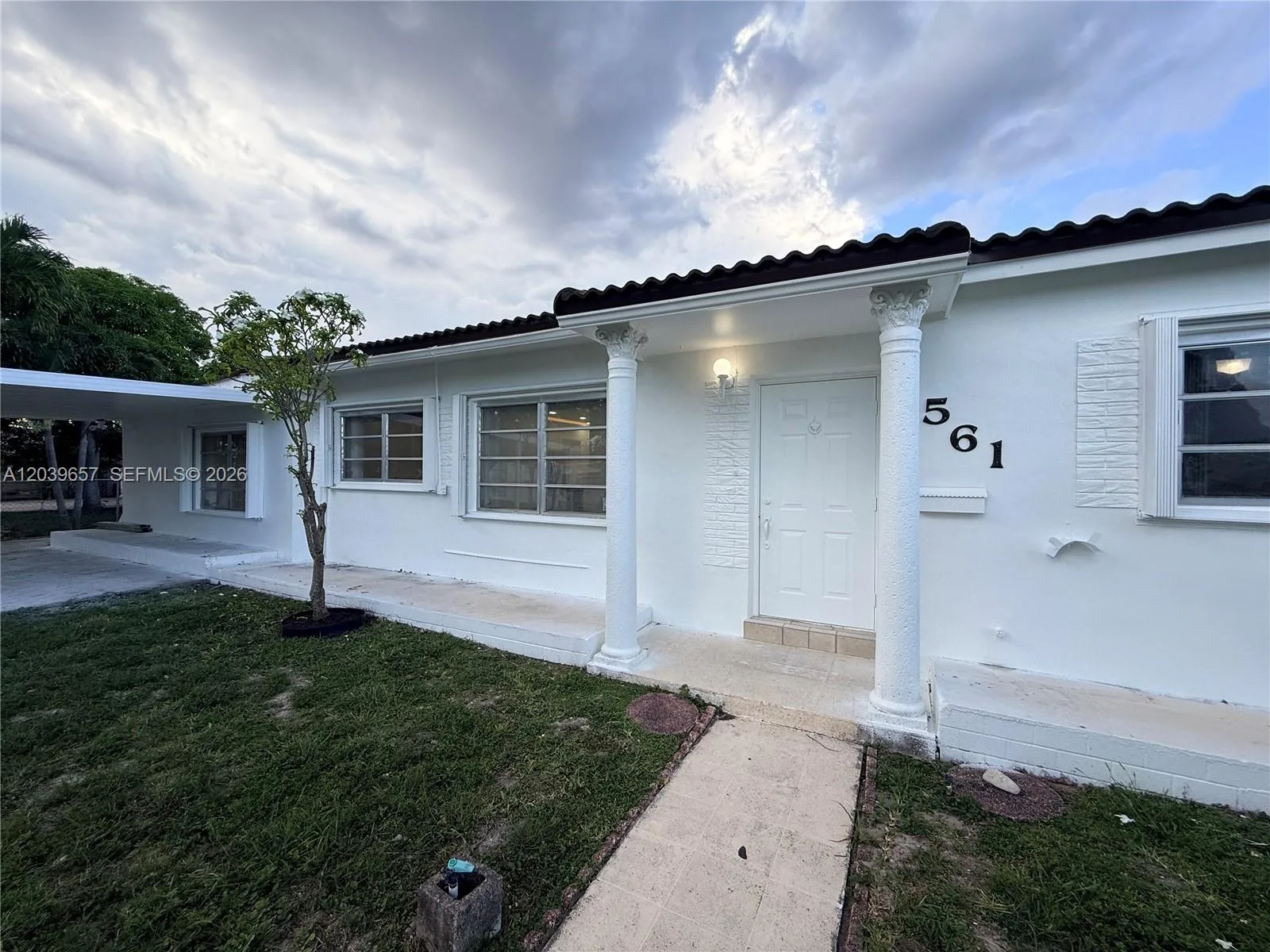 561 W 39th St # n/a, Hialeah, FL 33012