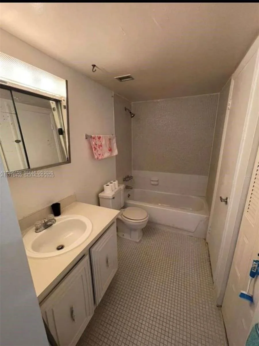 496 NW 165th St Rd # D-611, Miami, FL 33169 photo 5